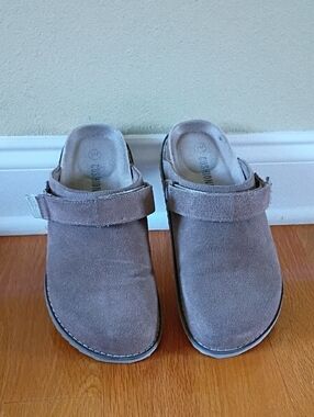 Suede Slip-On Clog Mules in Gray with Adjustable Strap